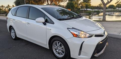 Toyota Prius v 2016