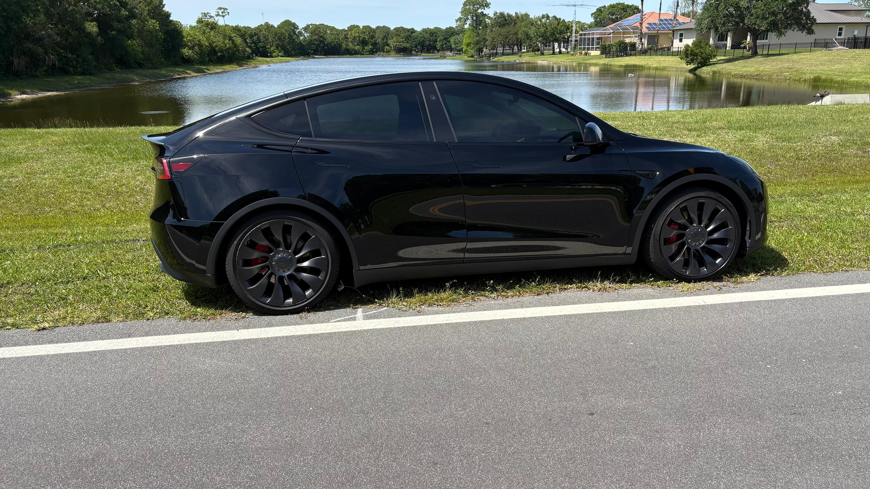 Tesla Model Y 2024 in Melbourne, FL