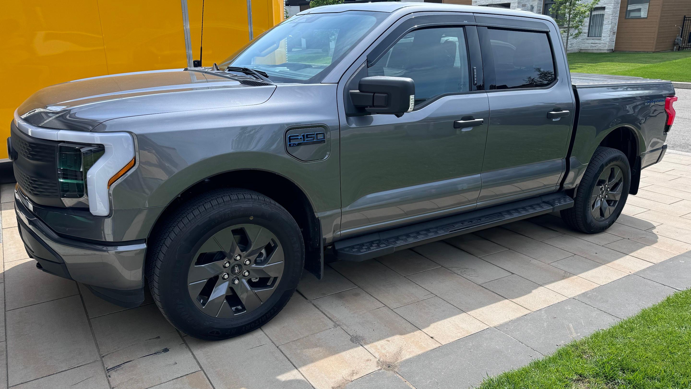 Ford F-150 Lightning 2024 à Pointe-Claire, QC