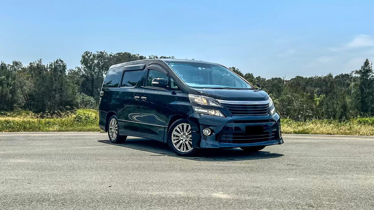 Toyota Vellfire 2014 in Fortitude Valley