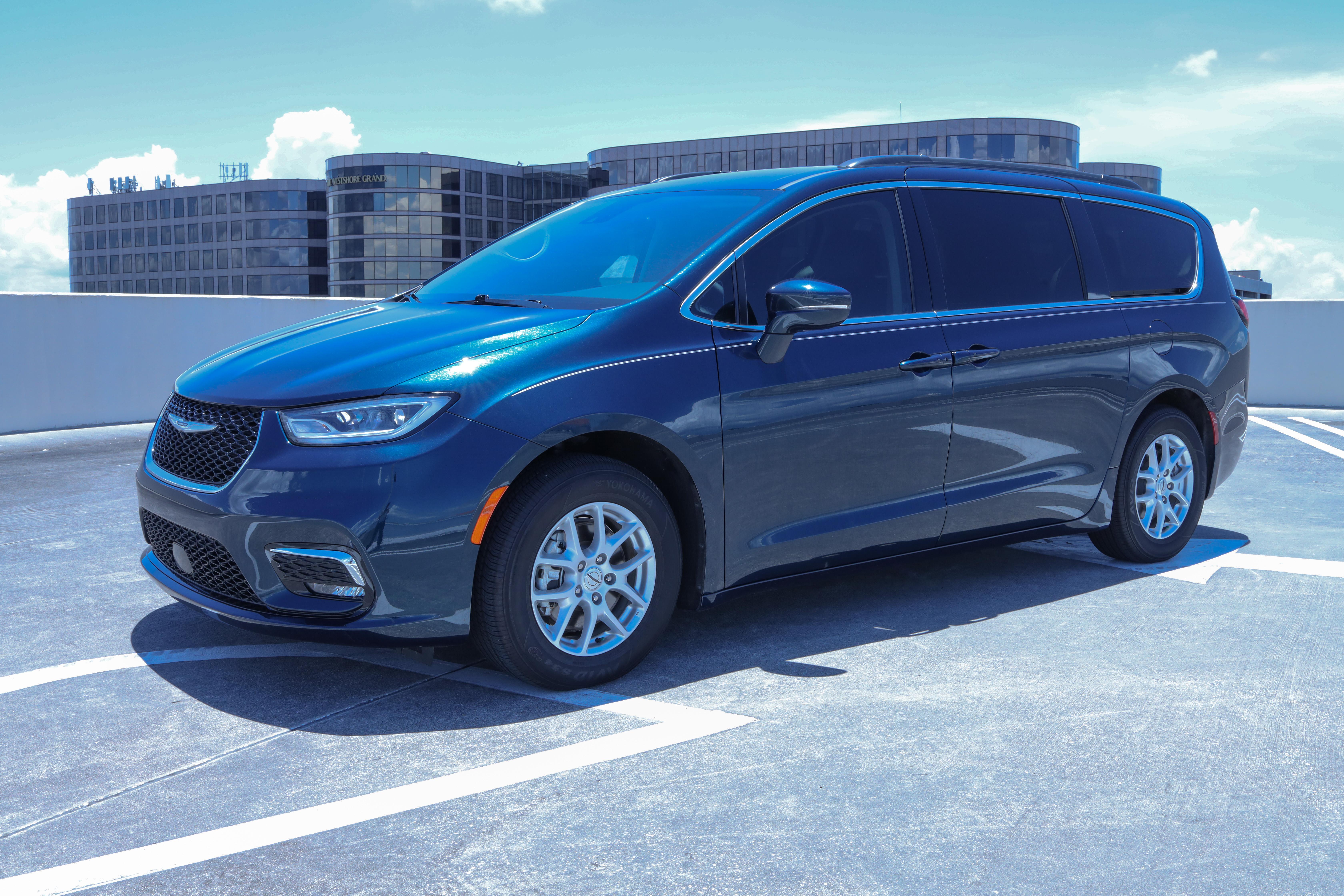 Chrysler Pacifica 2022 in Tampa, FL
