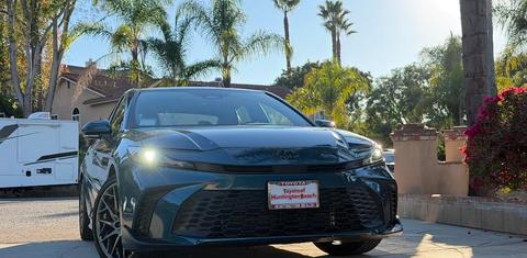 Toyota Camry Hybrid 2025