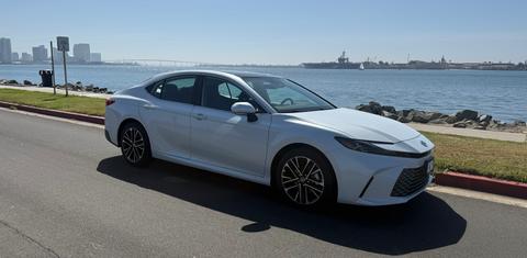 Toyota Camry Hybrid 2026