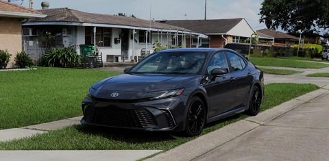 Toyota Camry Hybrid 2026