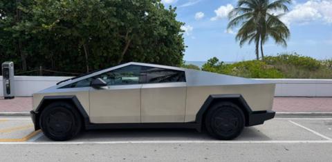 Tesla Cybertruck 2026