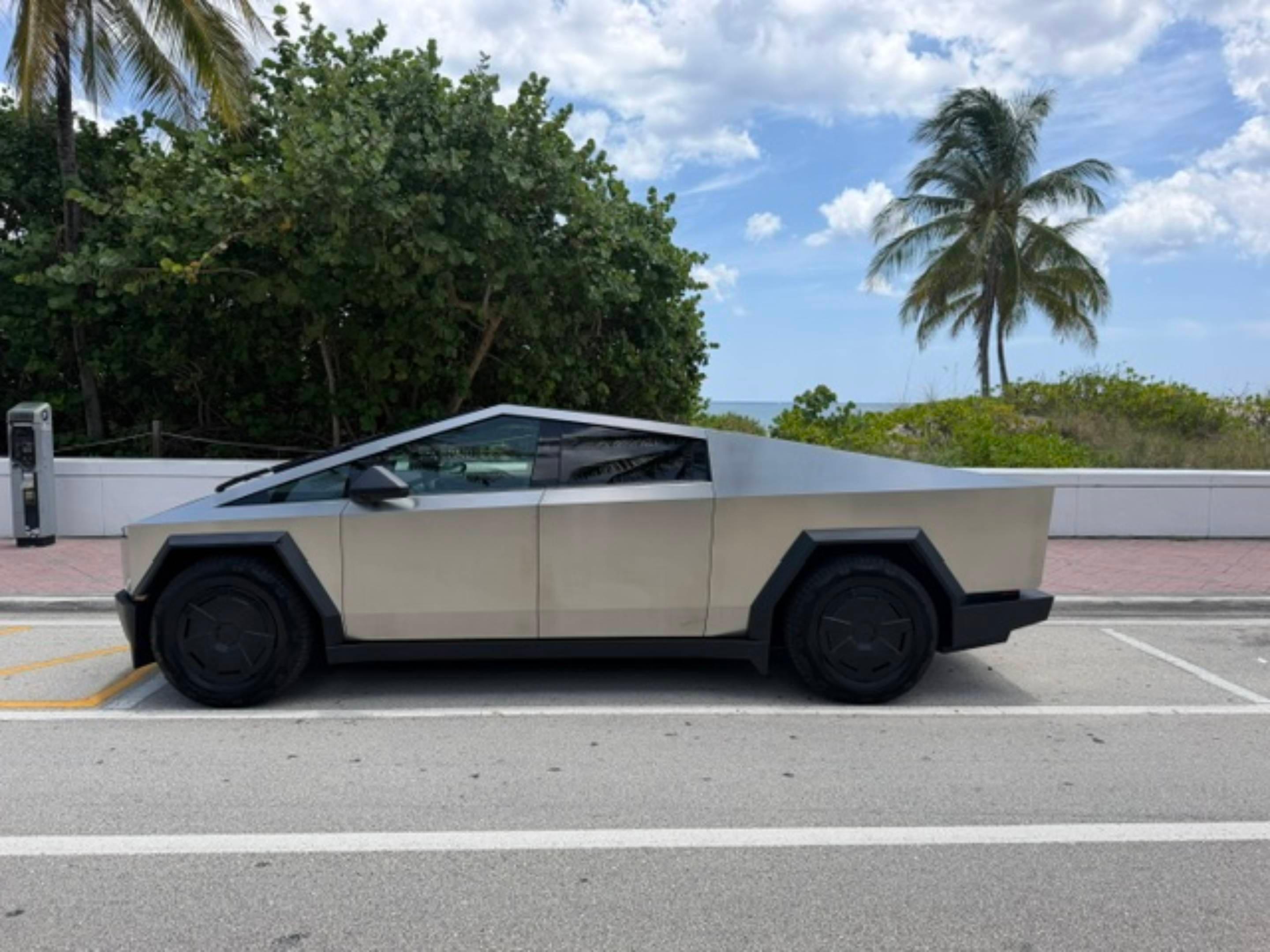 Tesla Cybertruck 2026 in Fort Lauderdale, FL
