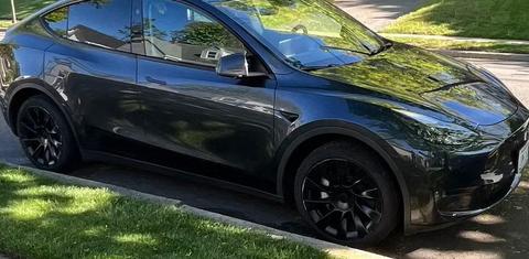 Tesla Model Y 2024