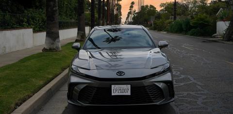 Toyota Camry Hybrid 2026