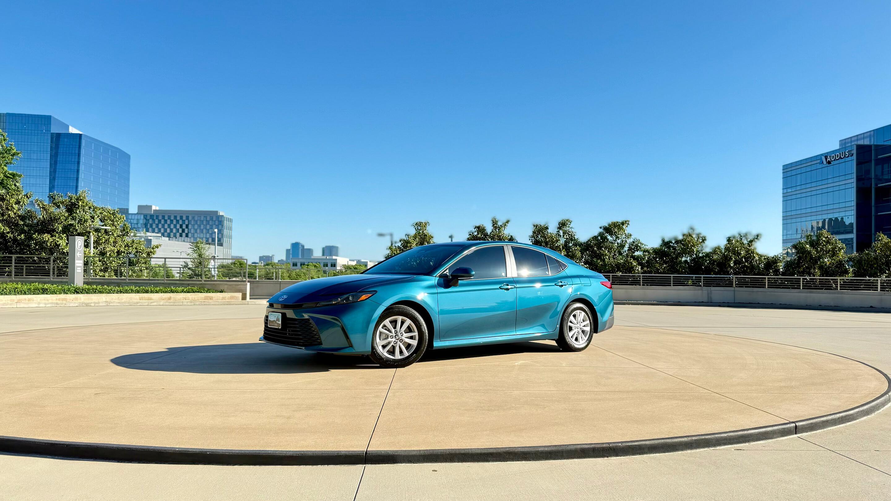 Toyota Camry Hybrid 2025 in Plano, TX
