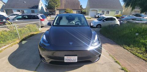 Tesla Model Y 2025