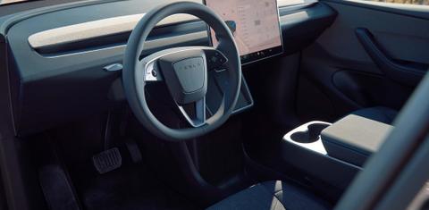 Tesla Model Y 2026