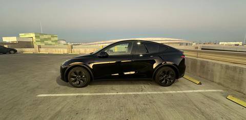 Tesla Model Y 2025