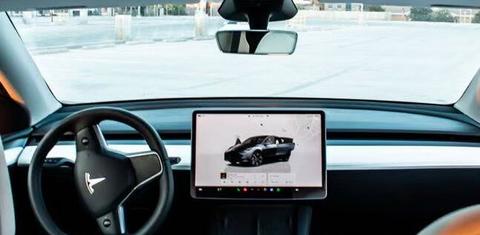 Tesla Model Y 2024