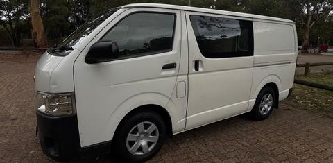 Toyota HIACE 2016