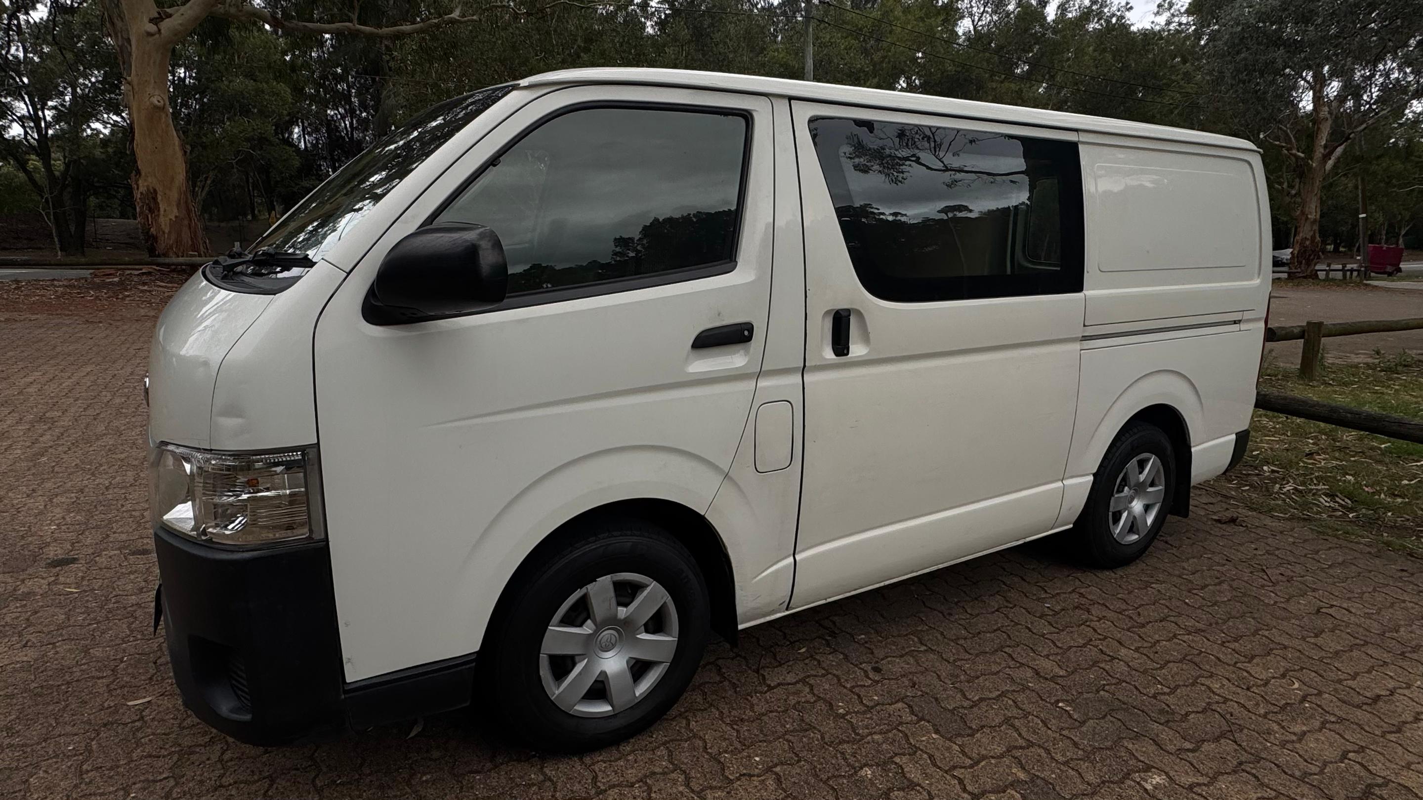 Toyota HIACE 2016 in 
