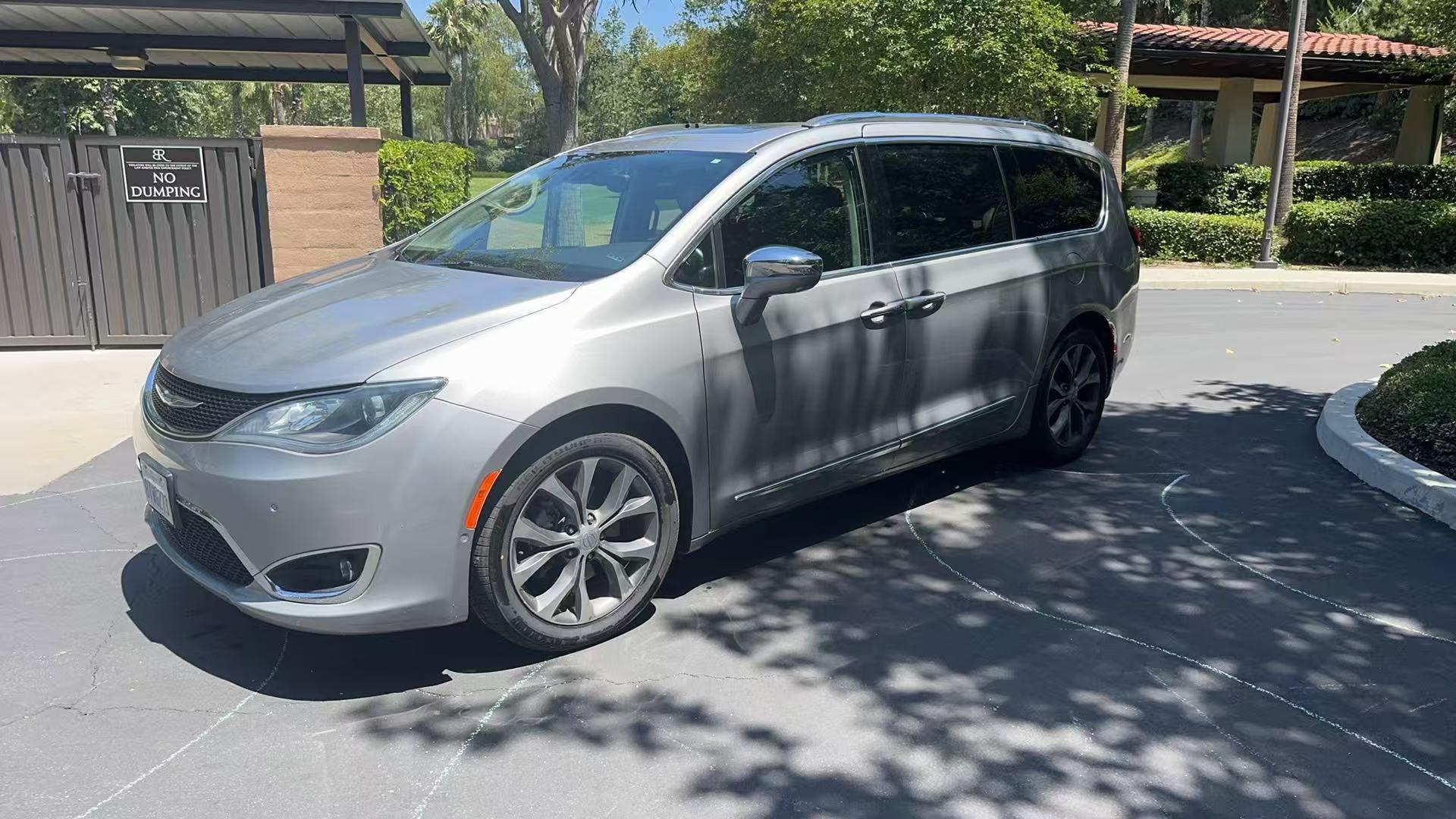 Chrysler Pacifica 2017 in 