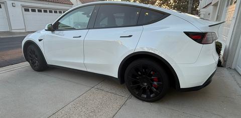 Tesla Model Y 2025