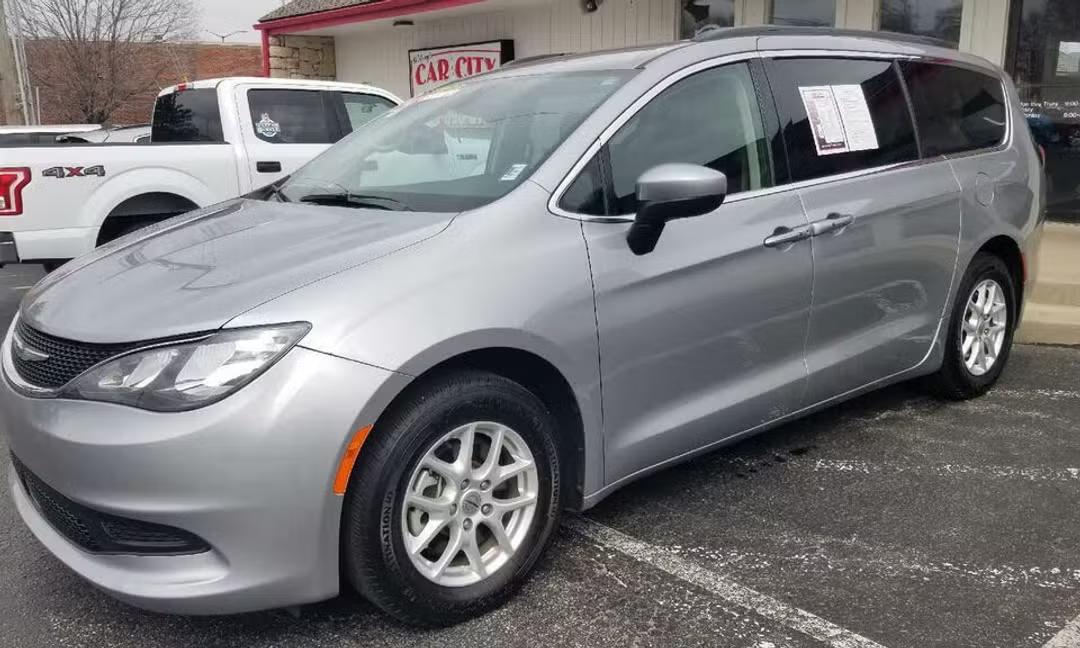 Chrysler Pacifica 2017 in Smithville, MO