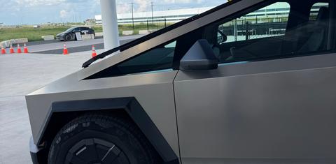 Tesla Cybertruck 2026
