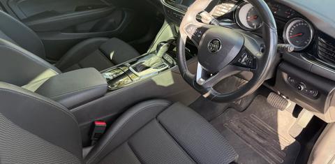 Holden COMMODORE 2018