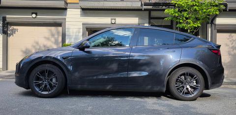 Tesla Model Y 2025
