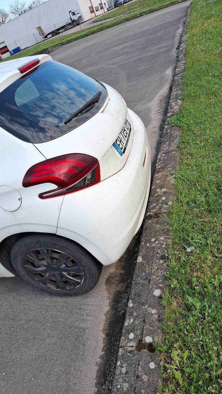 Peugeot 208 2016 à Montceau-les-mines