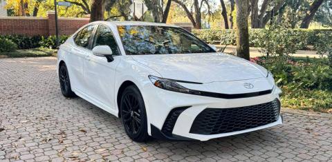 Toyota Camry Hybrid 2026