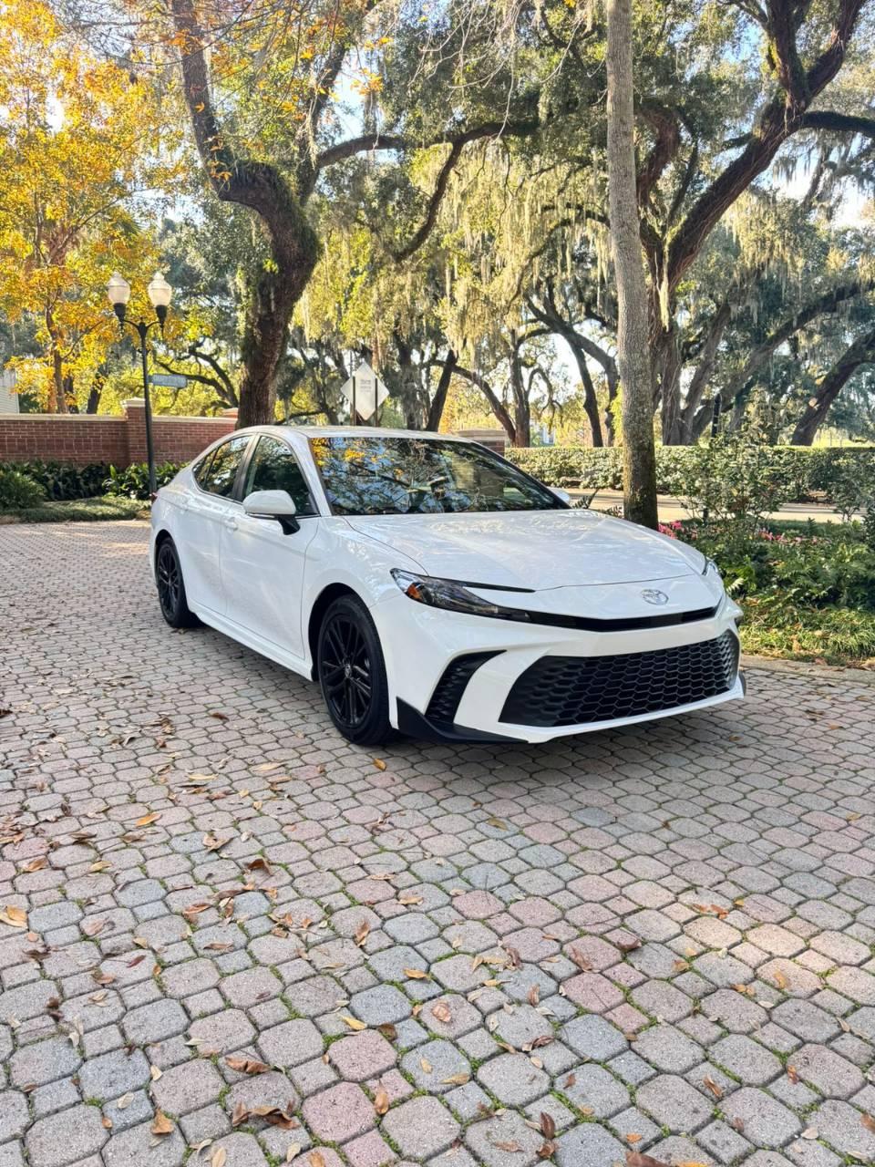 Toyota Camry Hybrid 2026 in 