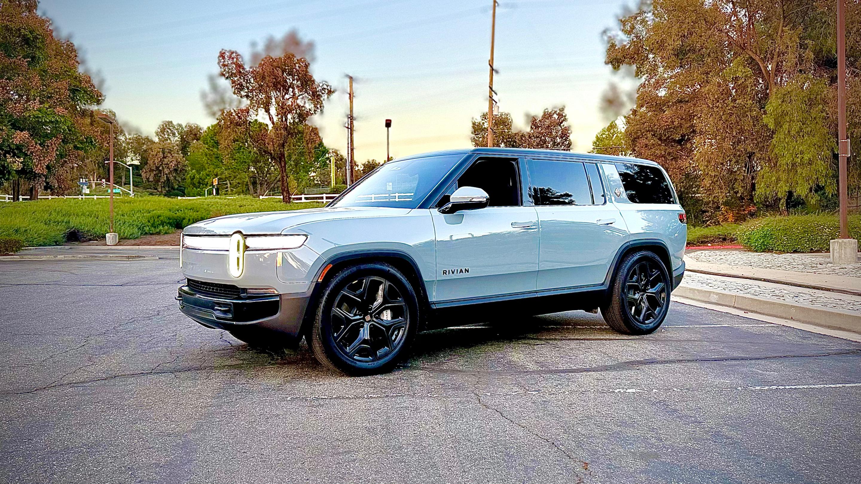 Rivian R1S 2025 in Murrieta, CA