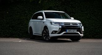 Mitsubishi Outlander 2016 — Options de location de VUS Englefield Green