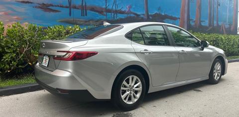 Toyota Camry Hybrid 2025