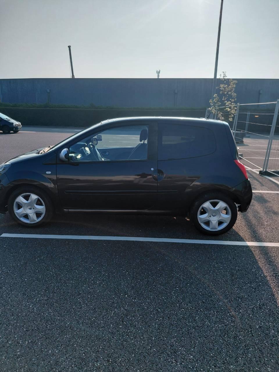 Renault TWINGO II 2014 in Carpiquet