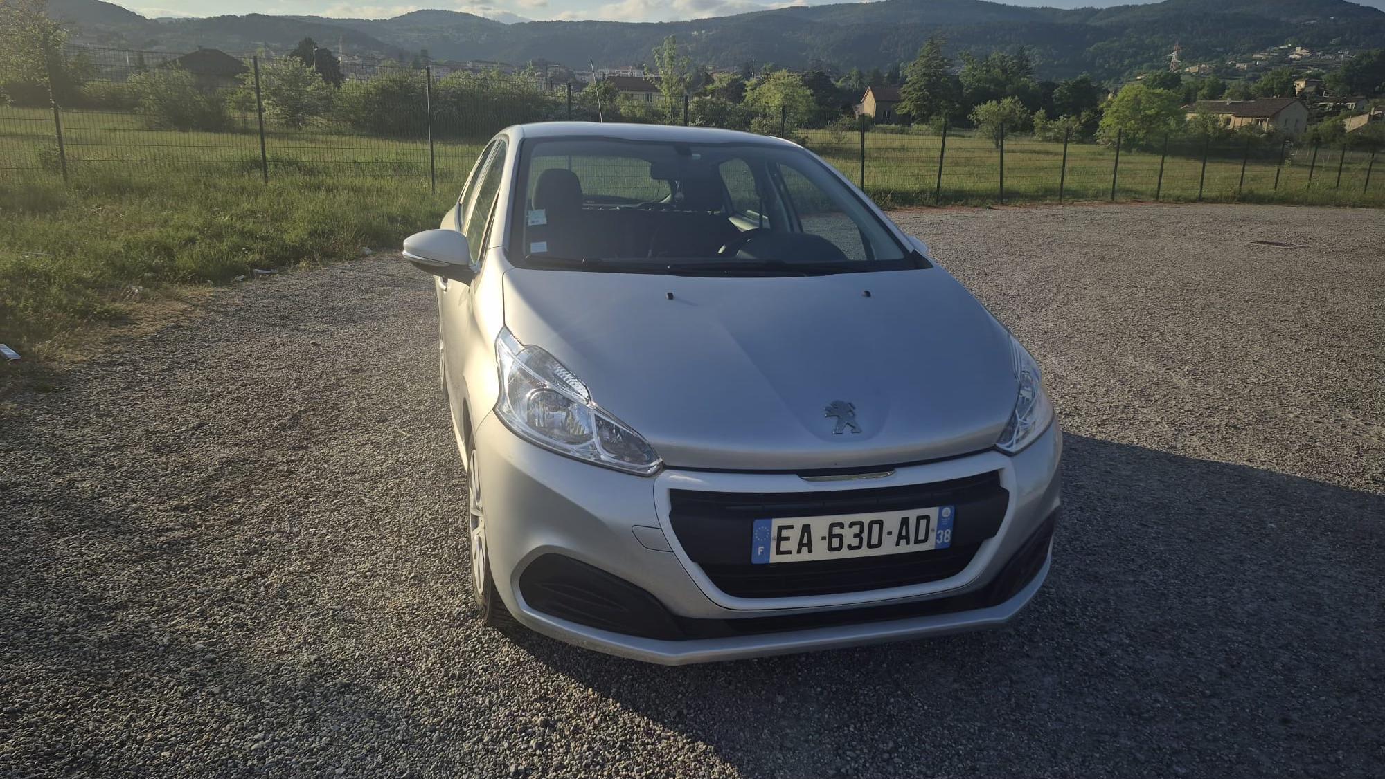 Peugeot 208 2016 à Valence