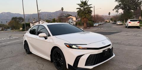 Toyota Camry Hybrid 2026