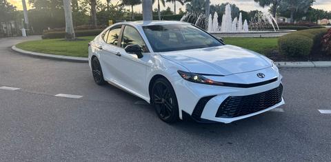 Toyota Camry Hybrid 2026