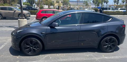 Tesla Model Y 2025