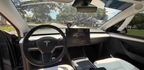 Tesla Model Y 2025