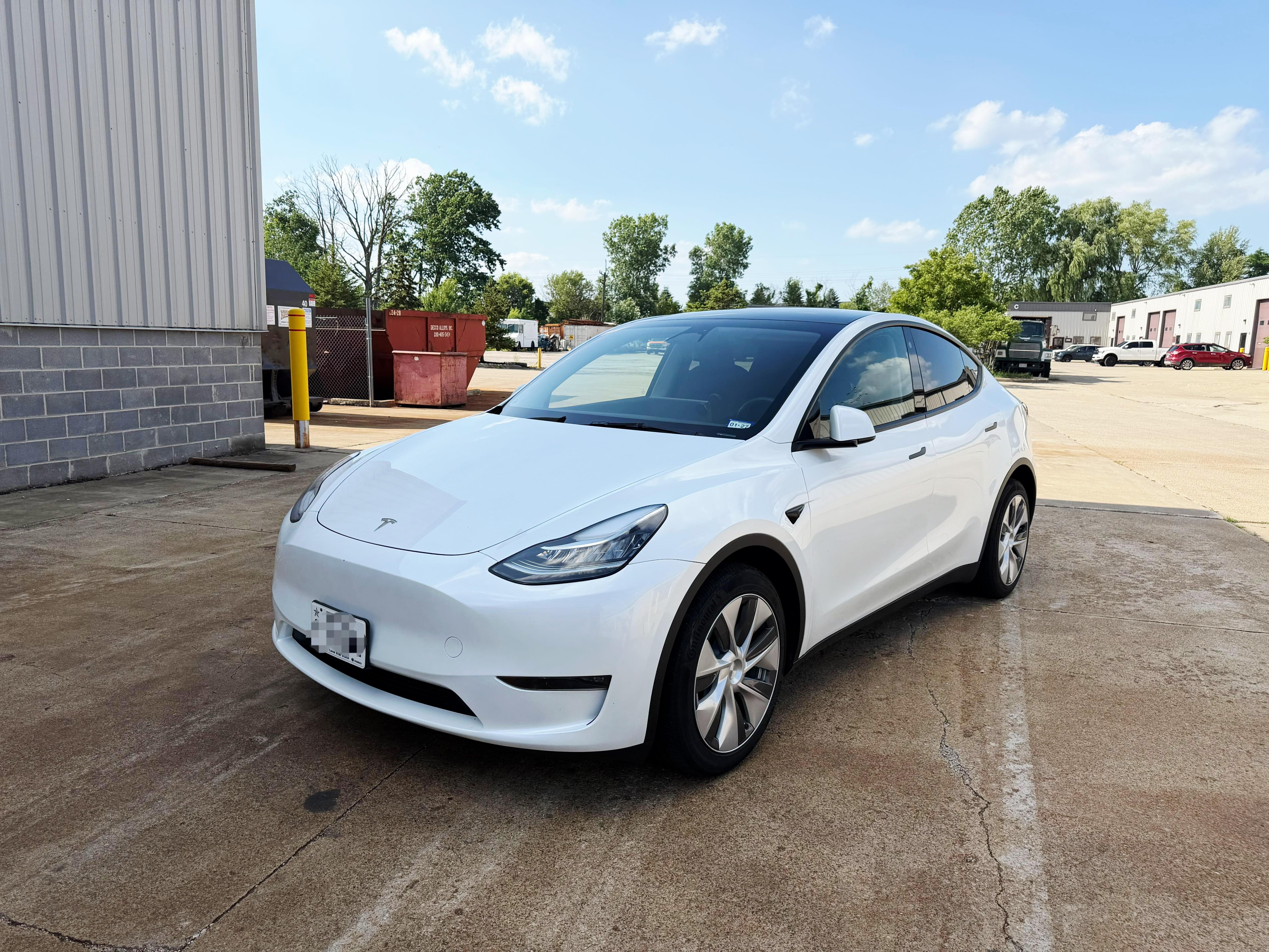Tesla Model Y 2023 in Berea, OH
