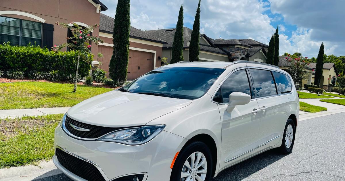 Chrysler Pacifica 2017 rental in Orlando, FL by Lenny N. Turo
