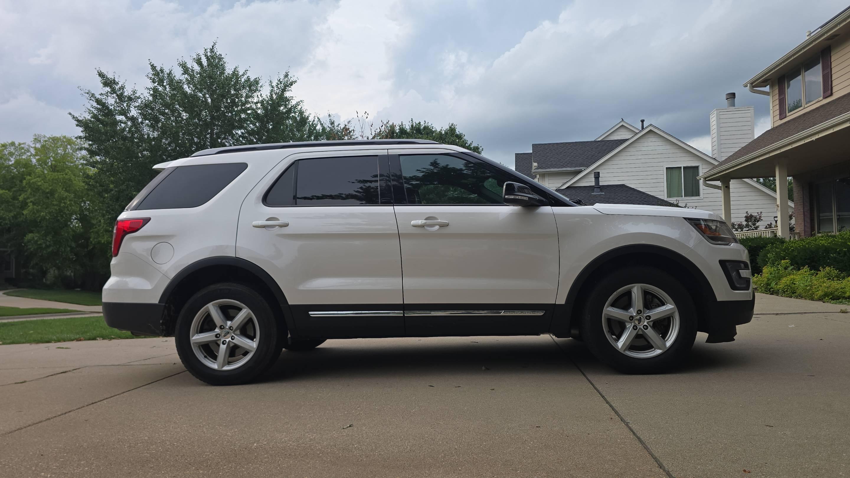Ford Explorer 2017 in West Des Moines, IA
