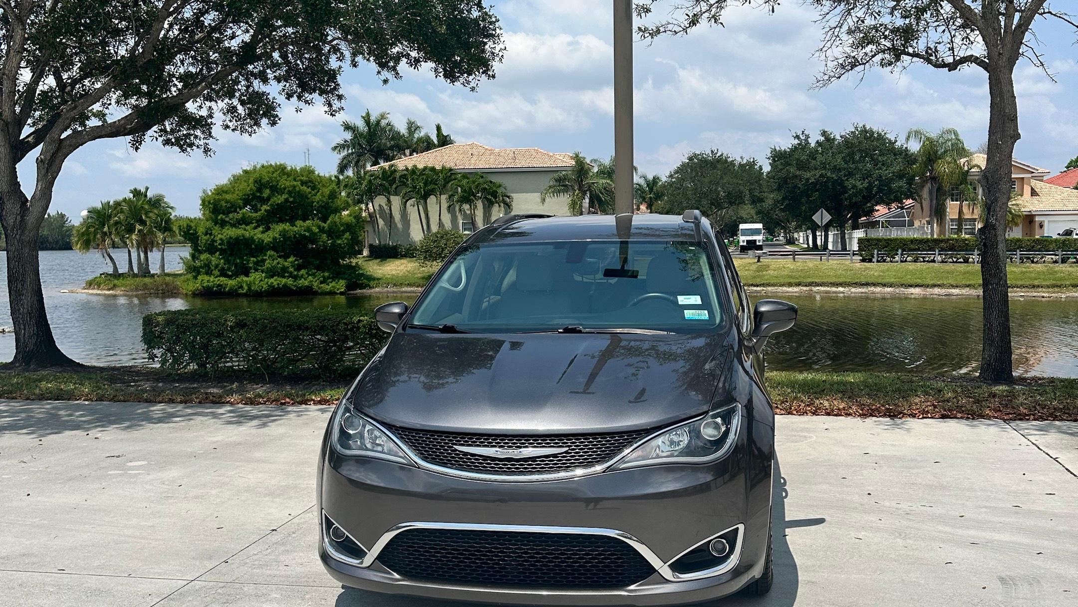 Chrysler Pacifica 2017 in 