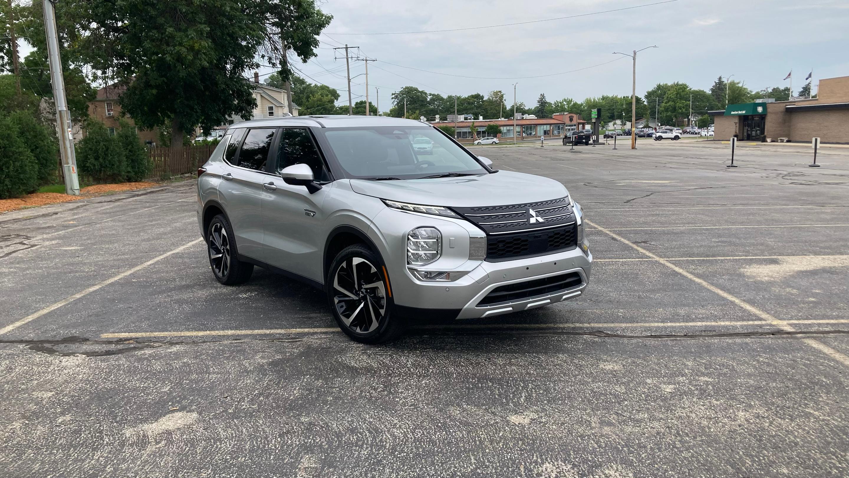 Mitsubishi Outlander Plug-In Hybrid 2025 in Milwaukee, WI