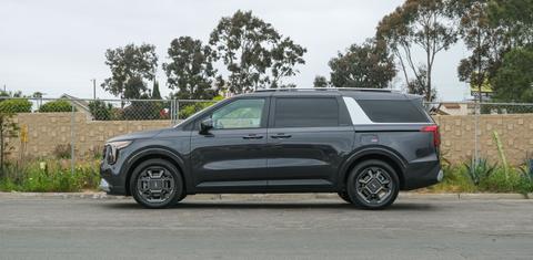 Kia Carnival Hybrid 2025