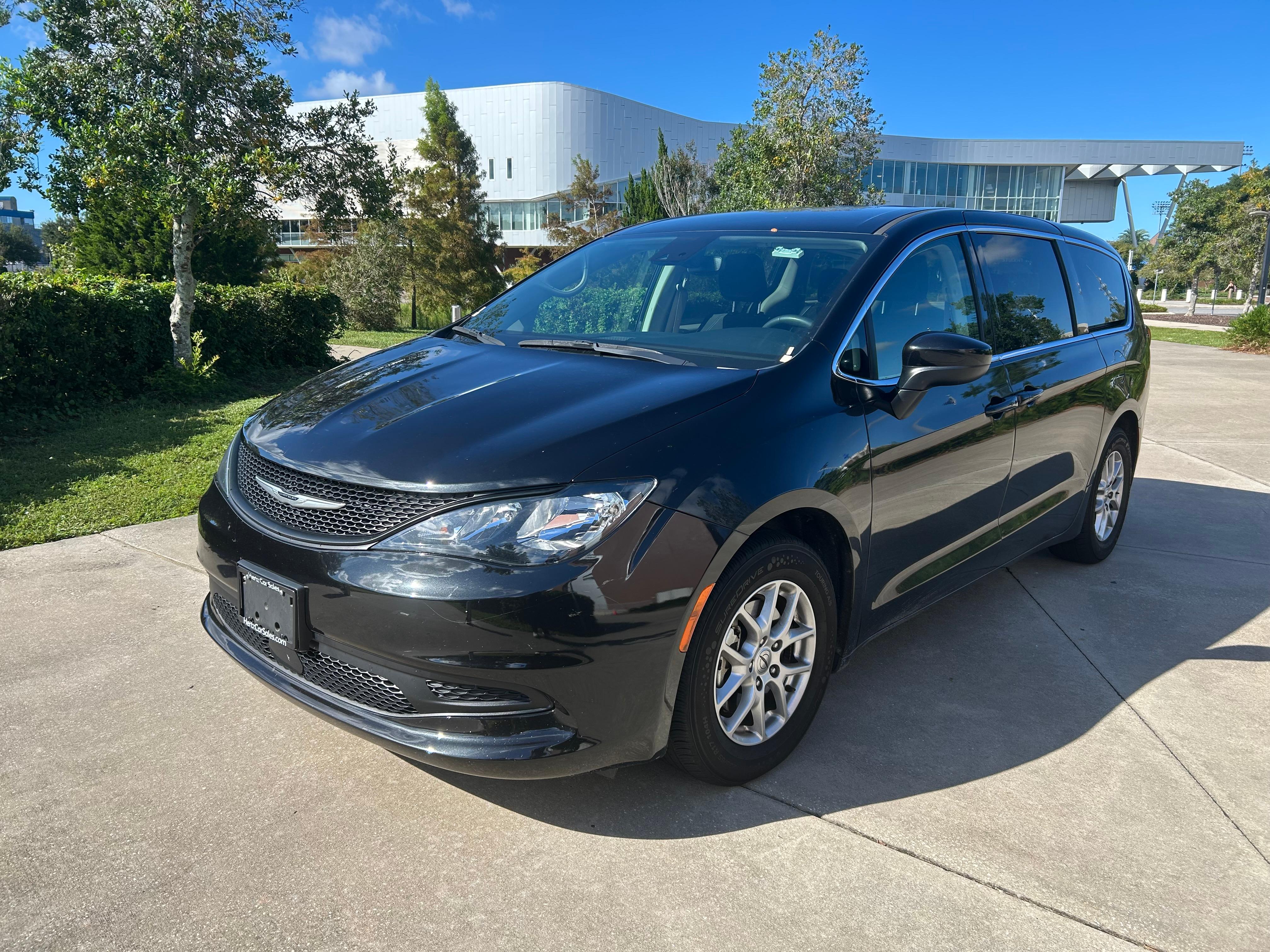 Chrysler Voyager 2023 in Jacksonville, FL