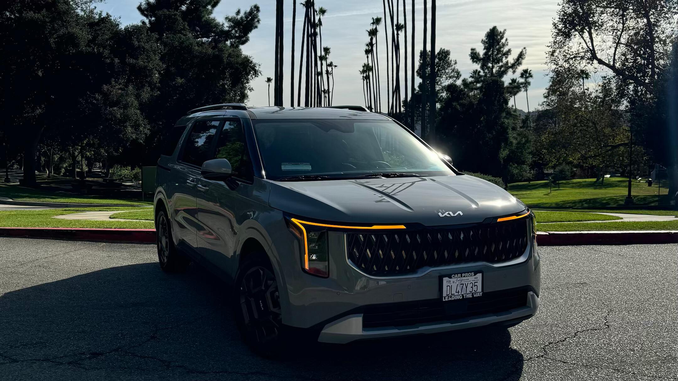 Kia Carnival Hybrid 2025 in Los Angeles, CA