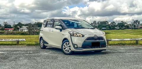 Toyota Sienta 2015