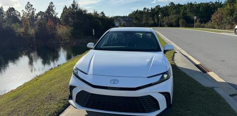 Toyota Camry Hybrid 2026