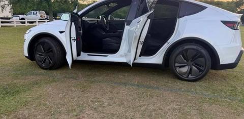 Tesla Model Y 2026