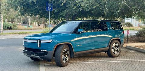 Rivian R1S 2022