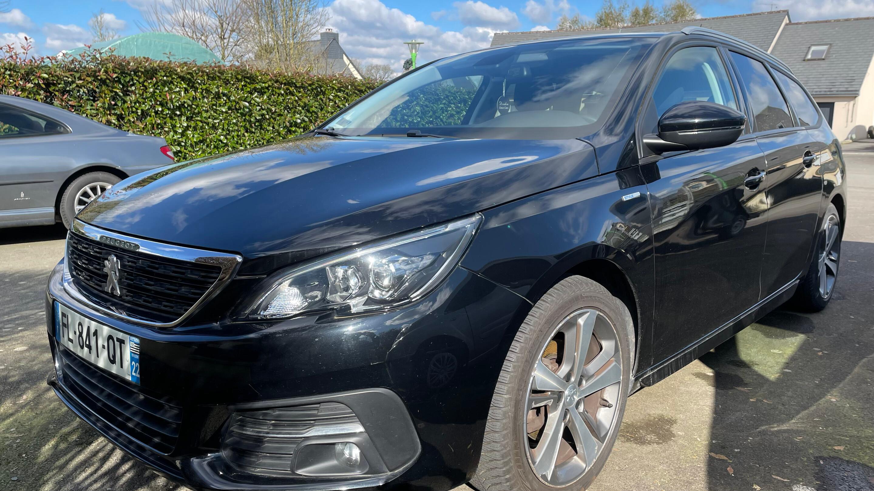 Peugeot 308 SW 2019 à Fougères